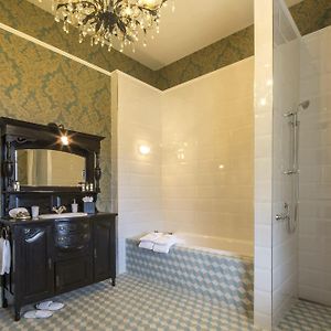 Grand Room Lake View